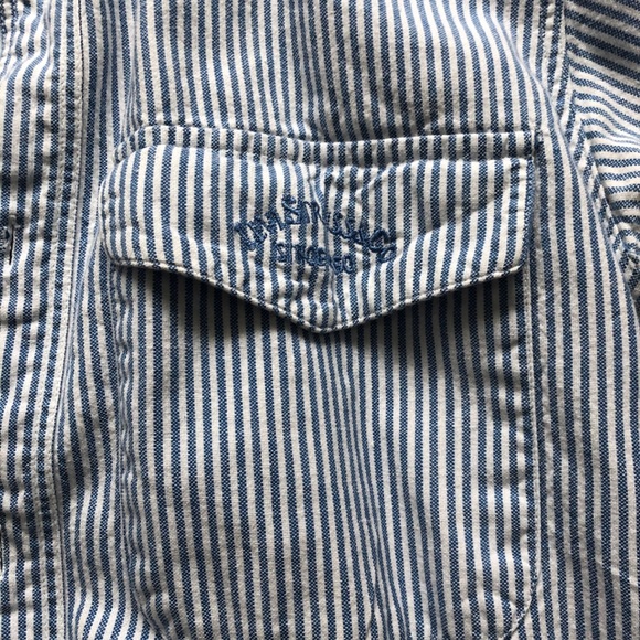 Levi’s button up - Picture 2 of 5